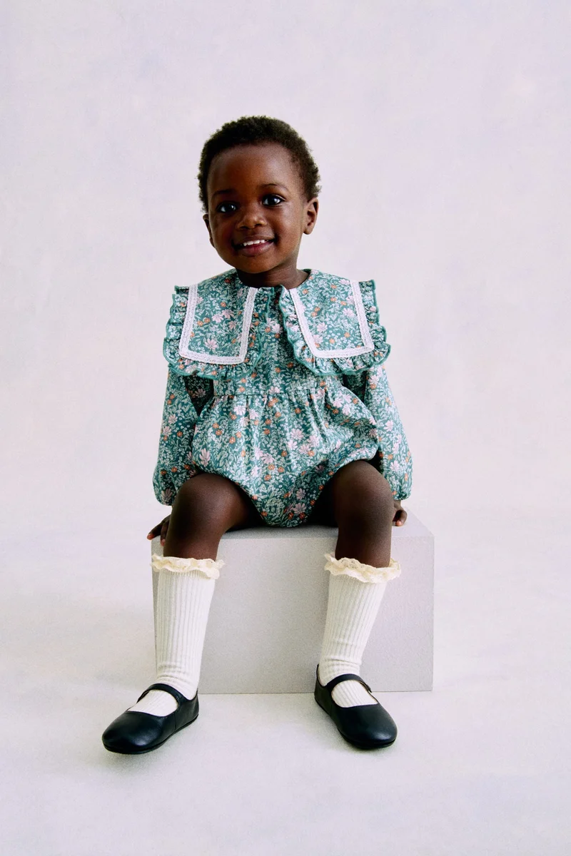 اتش اند ام جوارب بحواف كروشيه مكشكشة